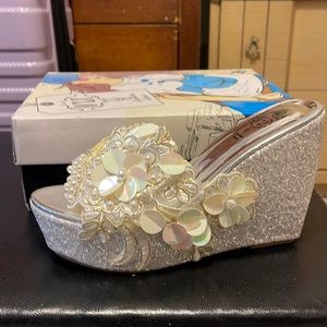 O’Lu size 7.5 glitter wedge…would be great for honeymoon! Never Worn!